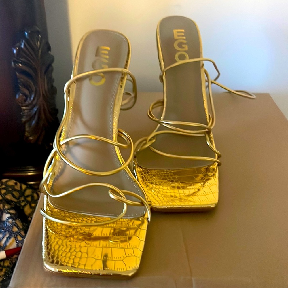 Ego official Gold Waves Heel. Never worn!